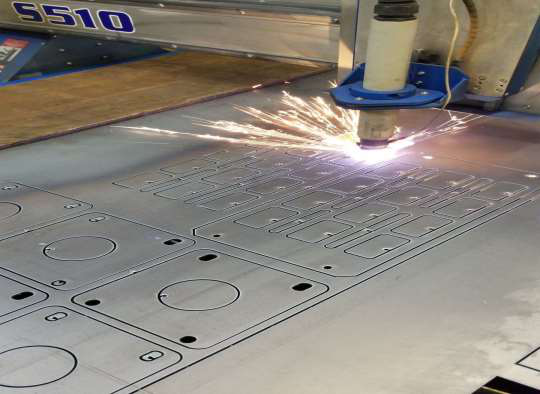 Découpe laser haute précision sur tôle métallique